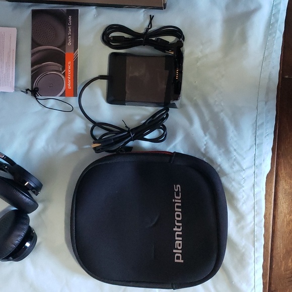 Plantronics Wireless Voyager Focus UC B825-M Headset - Picture 5 of 9